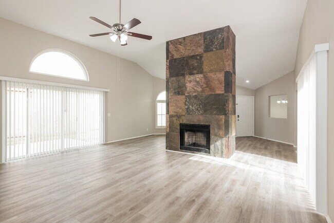 Foto del edificio - 11770 N 112th St