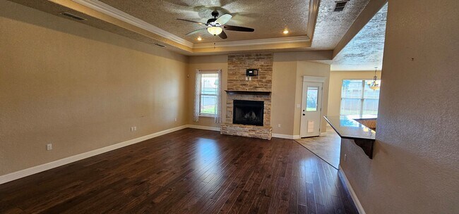 Building Photo - Stunning 4 bedroom, 2.5 bath home for rent...