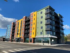 Building Photo - 409 Elm St