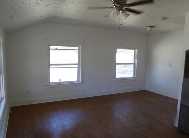 Building Photo - 2430 S Overland Trl