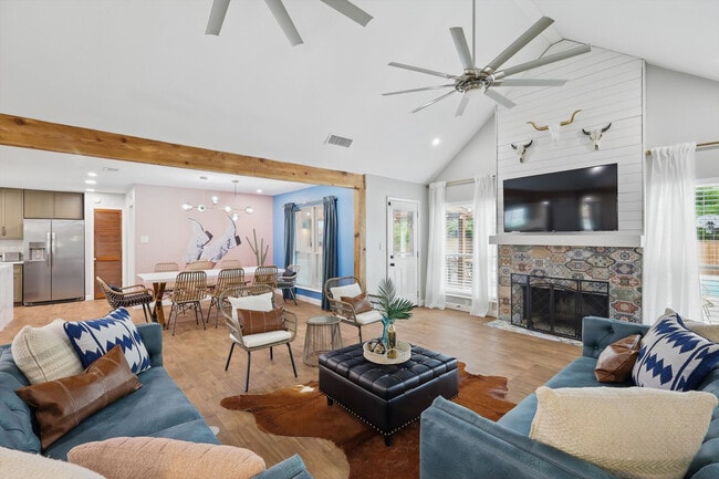 Building Photo - 6333 Tosca Dr