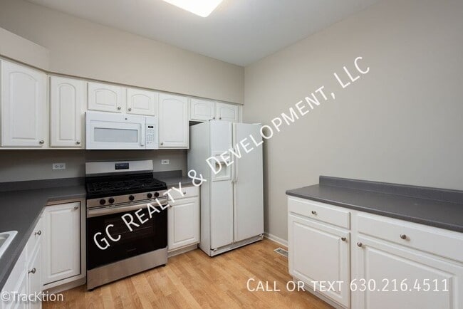 Foto del edificio - 712 Blossom Ct