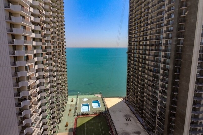 Foto del edificio - 6030 N Sheridan Rd