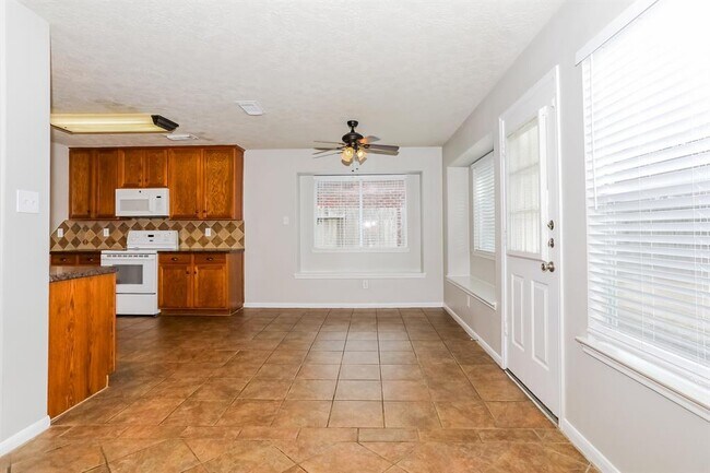 Foto del edificio - 28631 E Lake Dr