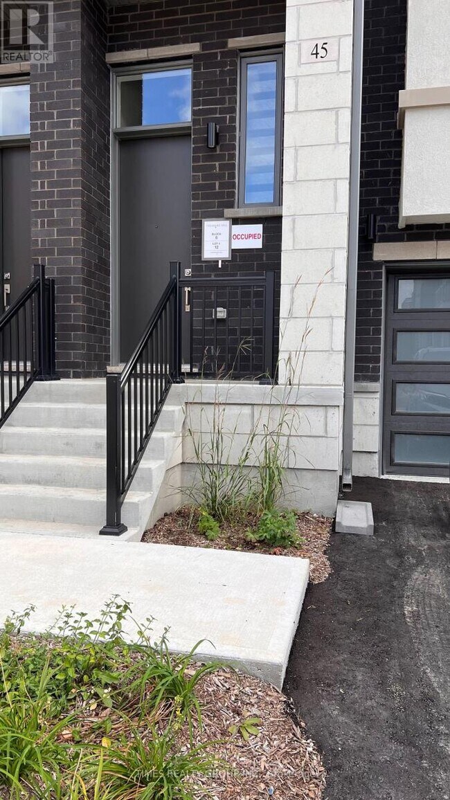 Building Photo - 45 Rattenbury Rd