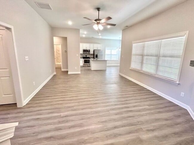Building Photo - Now Leasing a 5 Bedroom 3 Bath Home in Byh...