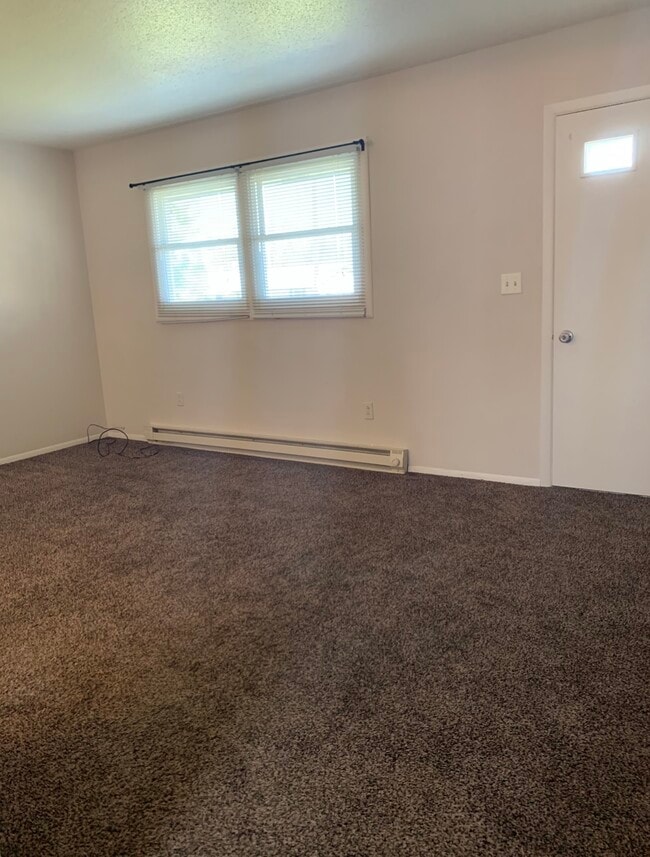 Living room - 354 W Douglas St