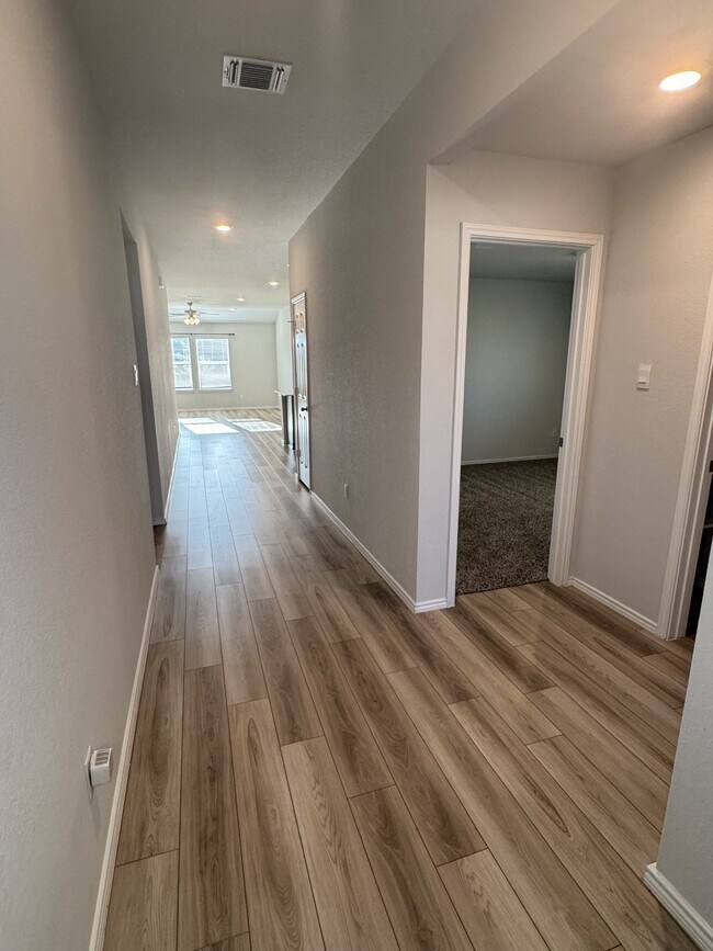 Foto del edificio - 7108 Gilbert Dr