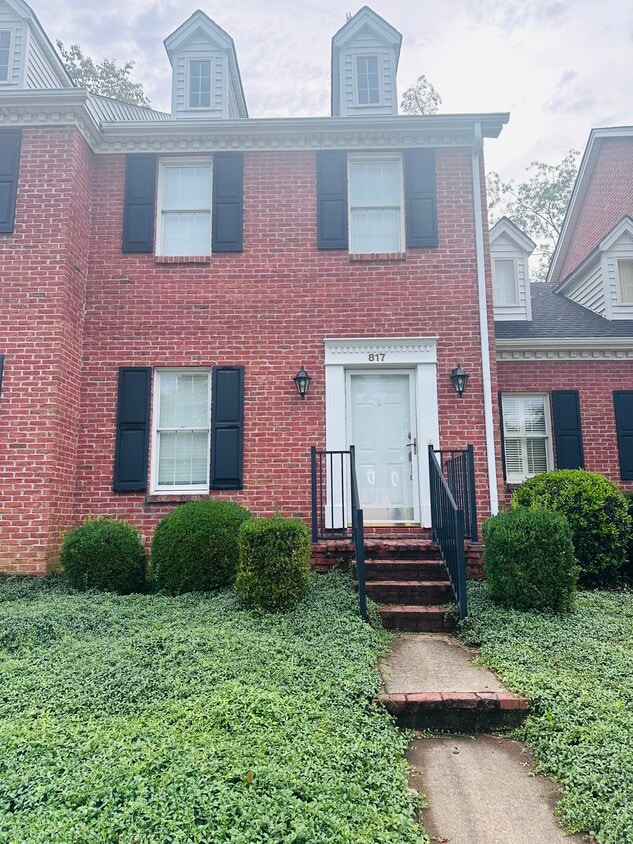 Primary Photo - 817 Wayne Ave NE