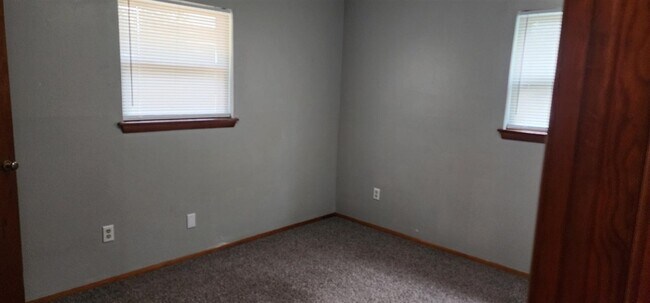 Building Photo - 3308 SW Salinas Dr