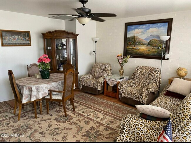 Foto del edificio - 10607 W El Rancho Dr