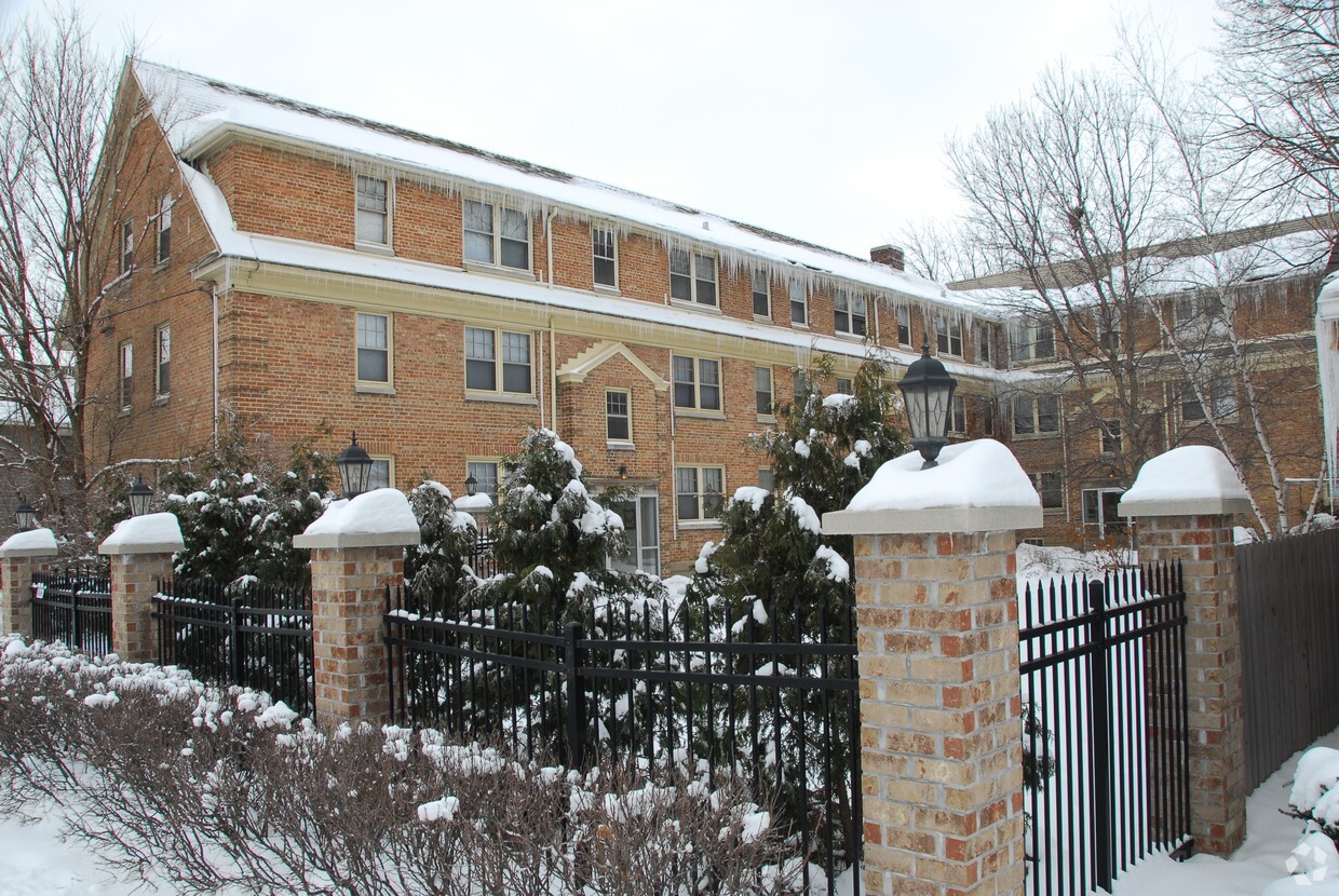 Building Photo - Victory Arms Apartment