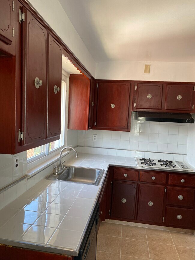 Kitchen - 1239 E 66th St