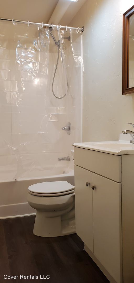 Building Photo - 2 br, 1.5 bath House - 1132 S Broadway