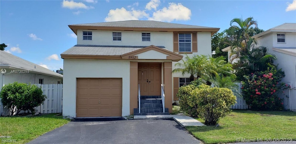3 br, 2.5 bath House 5912 Woodland Point Pl House Rental in Tamarac