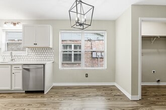 Building Photo - 445 Longmeadow Dr