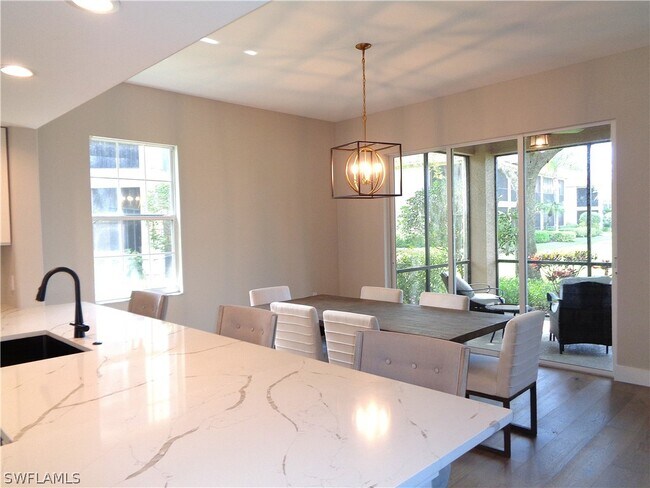 Foto del edificio - 825 Regency Reserve Cir