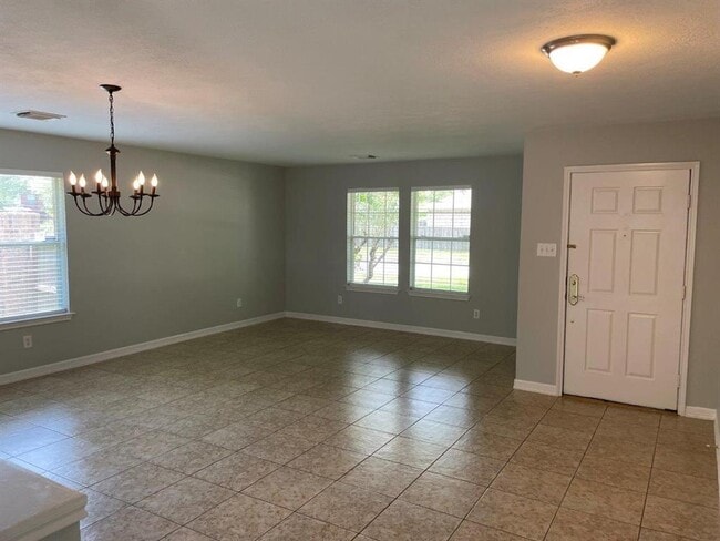 Building Photo - 2527 Pine Shadows Dr