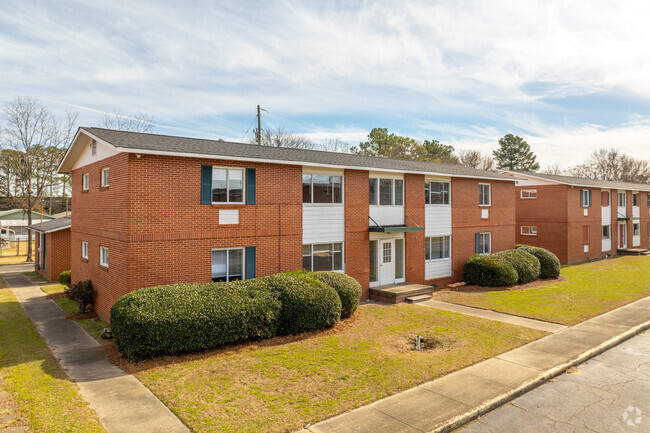 Primario - Discover Comfort and Convenience at Village South Apartments in Warner Robins!
