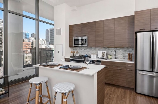 Photo - 350 W Chestnut St Apartment