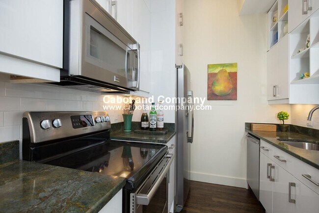 Building Photo - 567 Tremont St