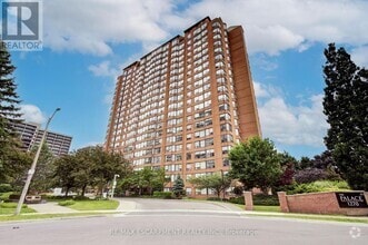 Building Photo - 1270-1270 Maple Crossing Blvd
