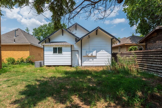 Foto del edificio - N Waco Ave Duplex