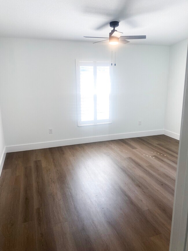 Foto del edificio - 1003 Creek Park Ct