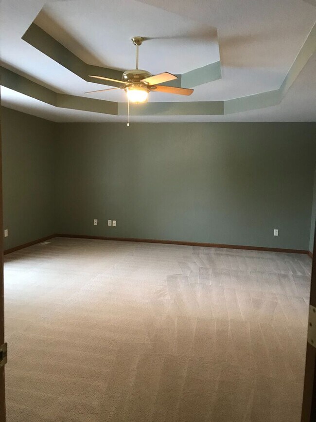 Building Photo - Amazing 4 Bed with 2 and a Half Bath Home