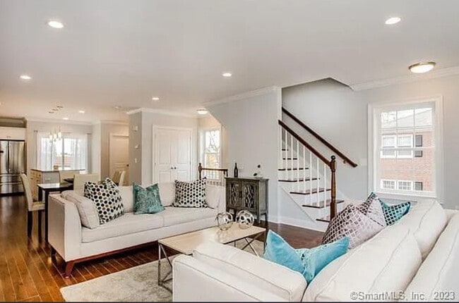 Building Photo - 777 N Main St