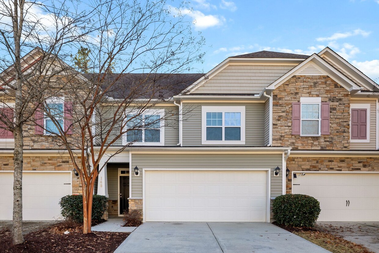 3 Bedroom - Cary Townhome in Central Location!!! Close to 540 and Research Triangle Park! - 3 Bedroom - Cary Townhome in Central Locat...
