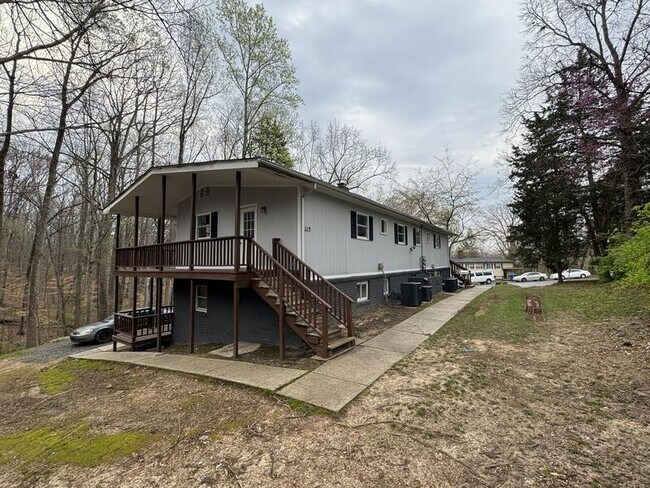 Building Photo - 115 E Holston Ln