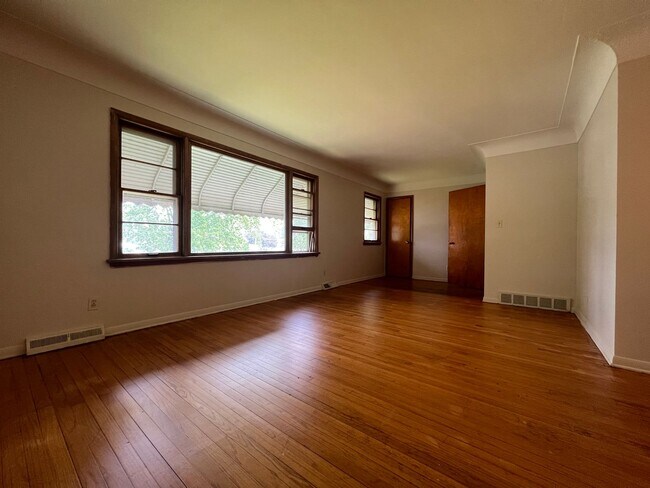 Foto del edificio - 26200-26202 Lakeshore Blvd