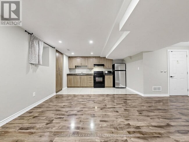 Building Photo - 562 Nairn Circle