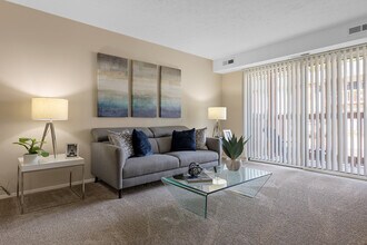 Building Photo - Foxmoor Apartments