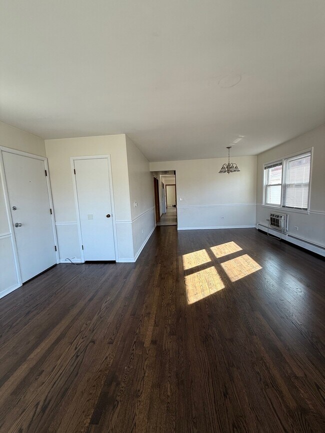 Foto del edificio - 8527 W Berwyn Ave