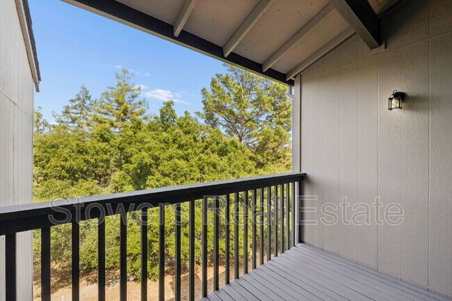 Foto del edificio - 1463 Ashwood Dr