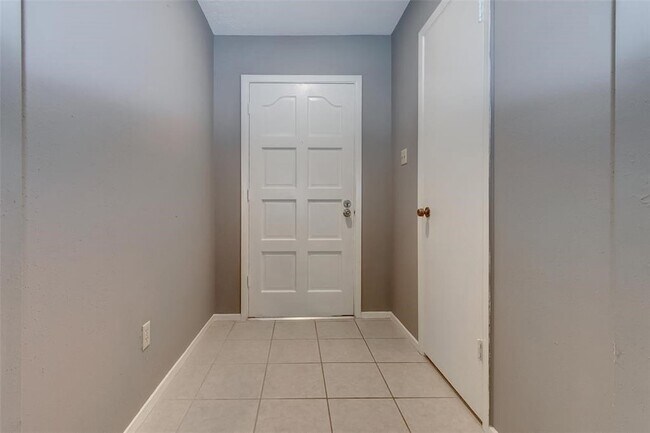 Foto del edificio - 7659 Winkle Wood Ln