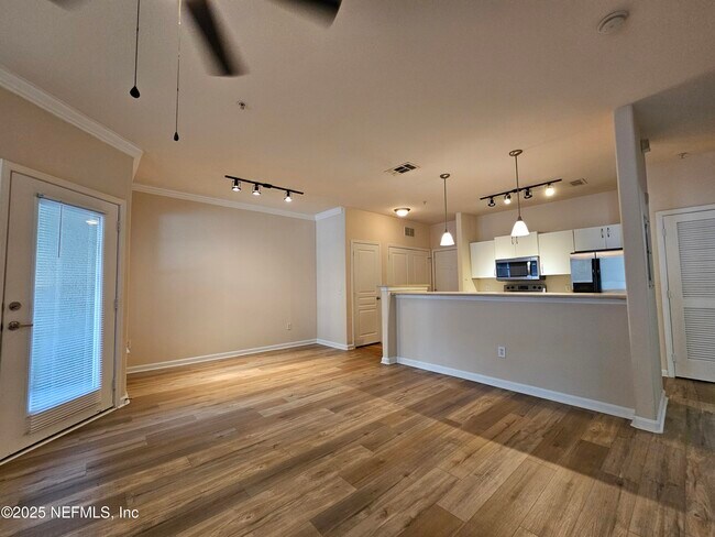 Foto del edificio - 8290 Gate Pkwy W