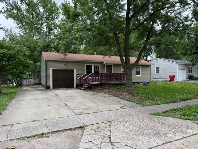 Building Photo - 1117 N Indian Ln