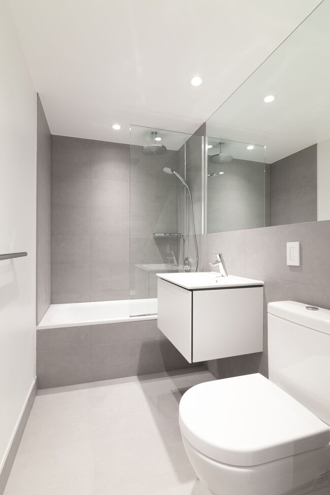 Building Photo - 3421 Rue Drummond
