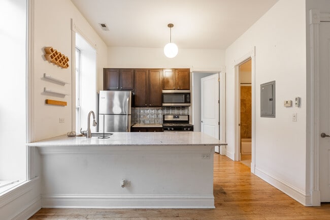 Building Photo - 1652 S Throop St