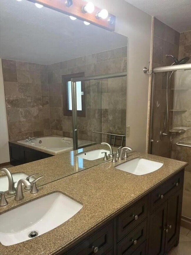 Foto del edificio - 7609 Johntimm Ct