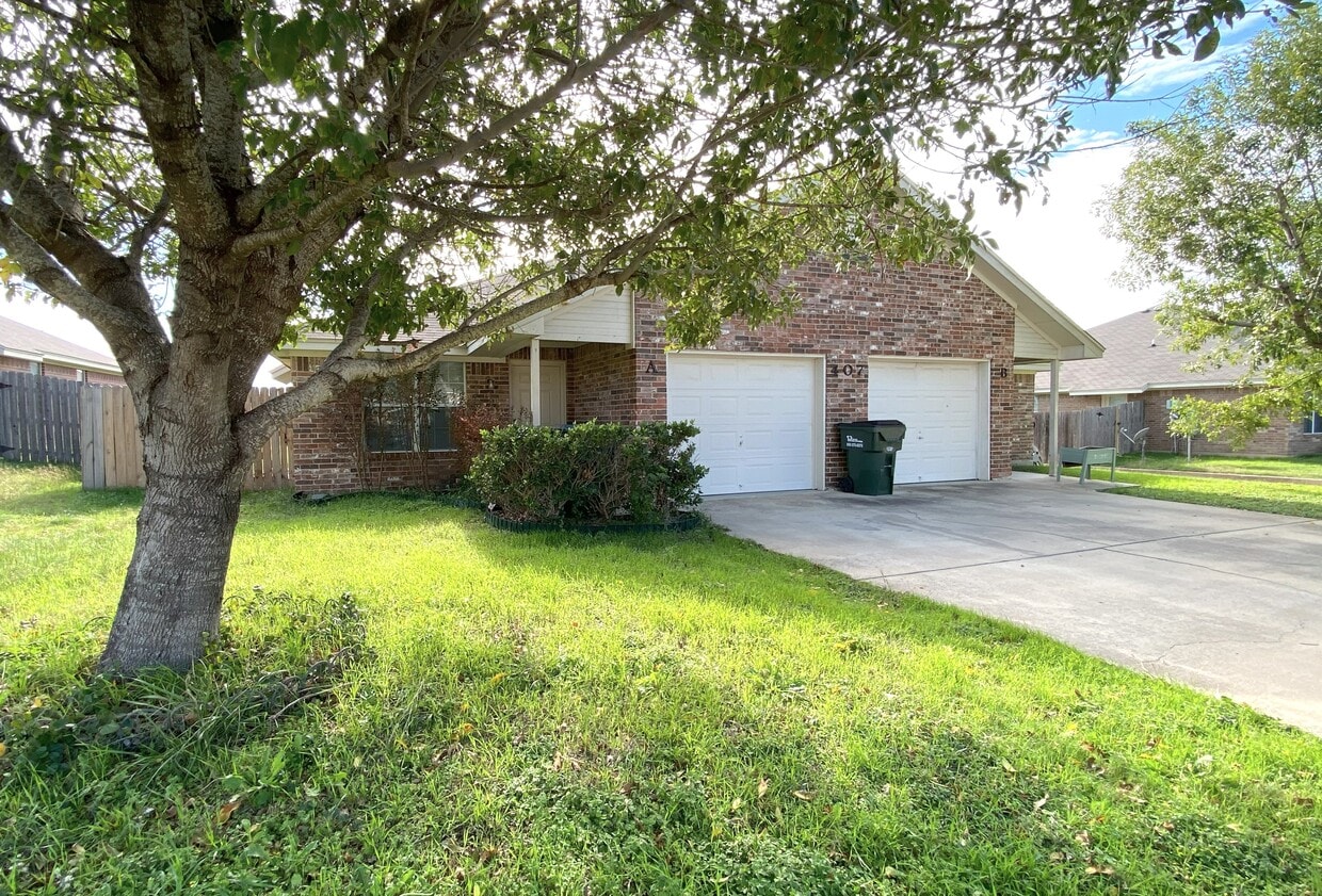 407 W Dale Ave, Nolanville, TX 76559 Townhome Rentals in Nolanville