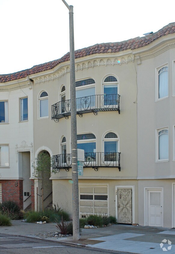 Building Photo - 147-149 Alhambra St