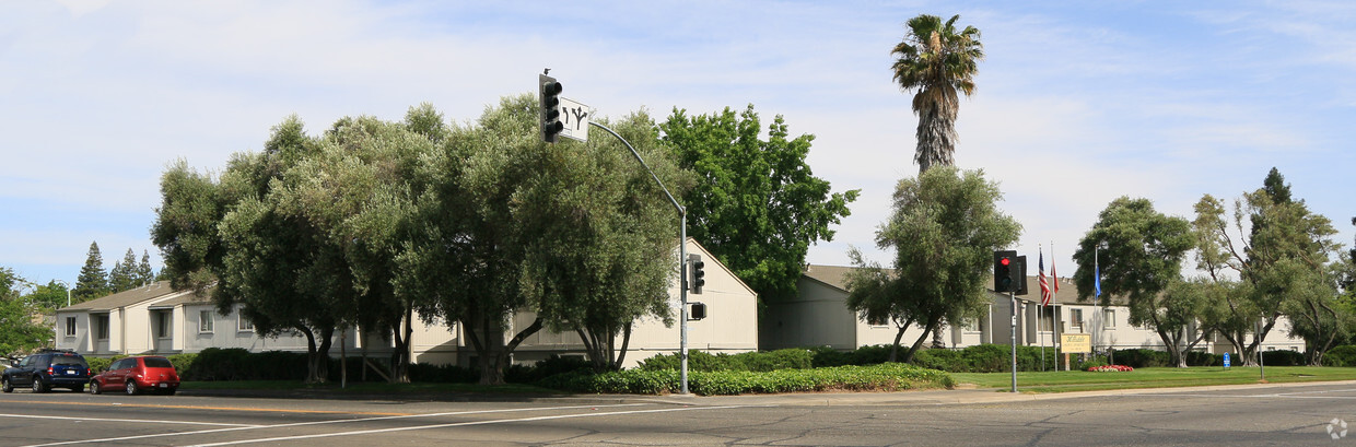 Primary Photo - Hillsdale Garden Apartments