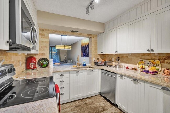 Foto del edificio - 2070 Homewood Blvd