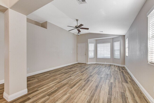 Foto del edificio - 5053 Cedar Lawn Way