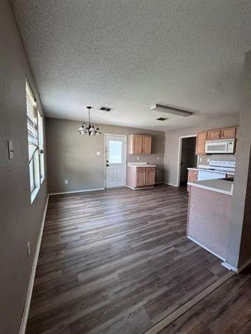 Foto principal - 5409 Comanche Wells Dr