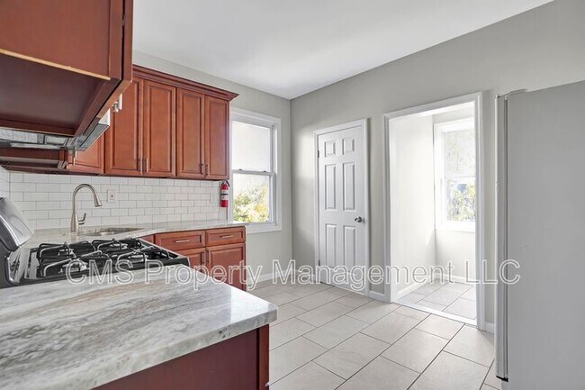 Foto del edificio - 142-144 Seymour Ave